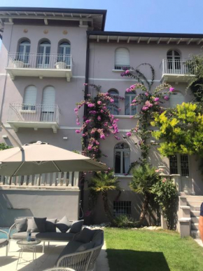 Jugendstilvilla mit Pool in Gardone Riviera, Gardasee
